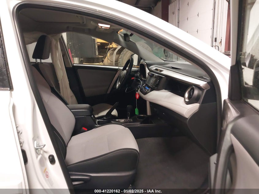 2017 TOYOTA RAV4 XLE - JTMRFREV3HD214581