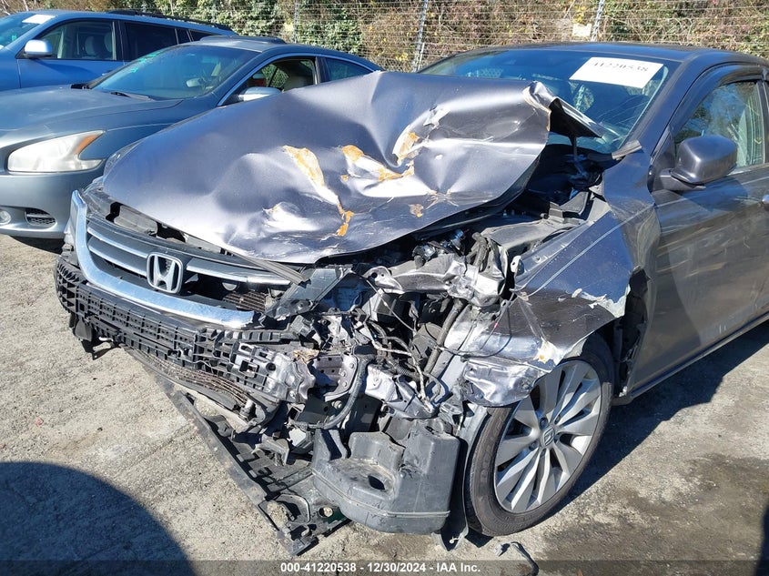 2015 HONDA ACCORD VIN: 1HGCR2F82FA216187