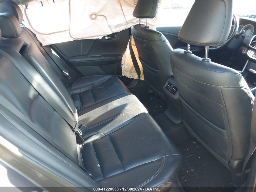2015 HONDA ACCORD VIN: 1HGCR2F82FA216187