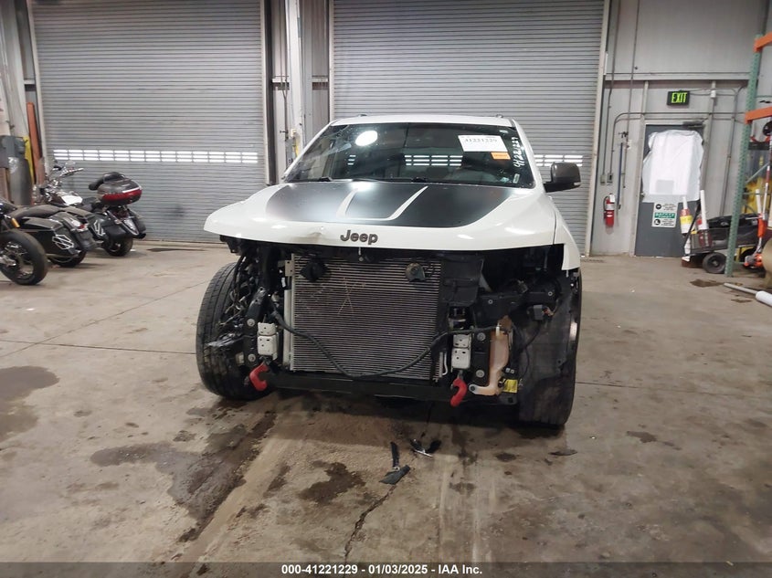 2018 JEEP GRAND CHEROKEE TRAILHAWK 4X4 - 1C4RJFLG8JC267810