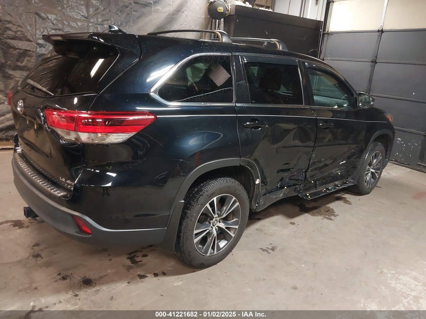 2018 TOYOTA HIGHLANDER LE PLUS - 5TDBZRFH4JS820340