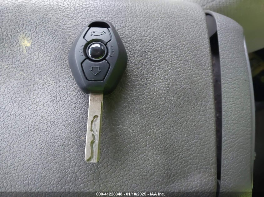 2003 BMW Z4 2.5I VIN: 4USBT33483LS44735 Lot: 41228348