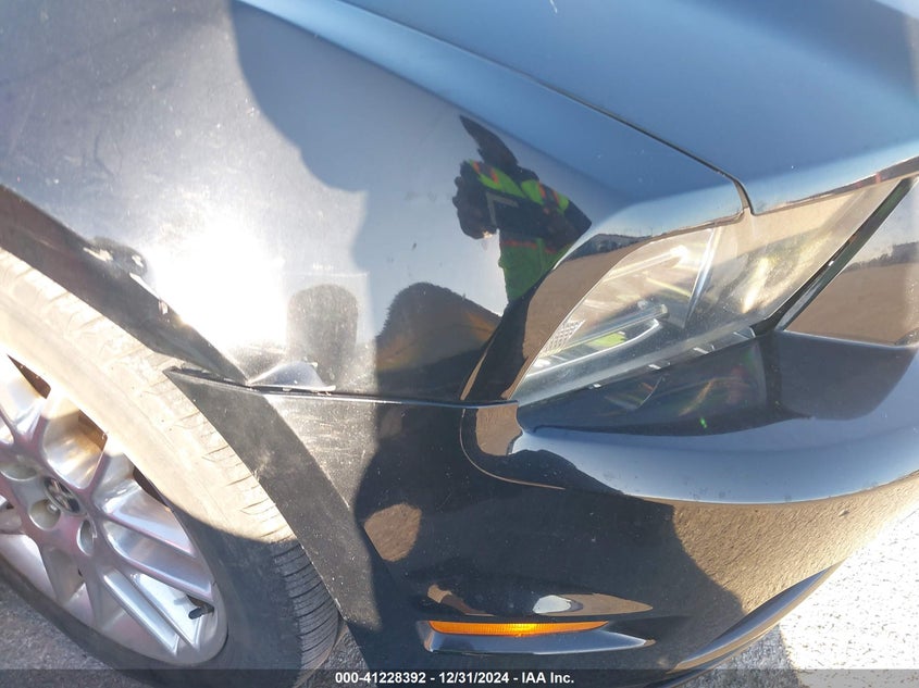 2014 Ford Mustang V6 Premium VIN: 1ZVBP8AMXE5303458 Lot: 41228392