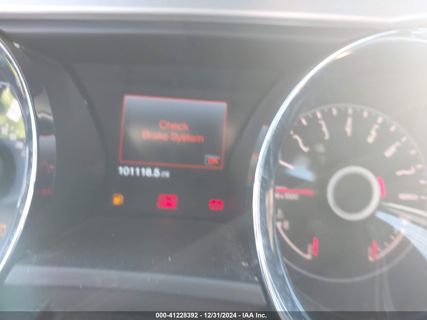 2014 Ford Mustang V6 Premium VIN: 1ZVBP8AMXE5303458 Lot: 41228392