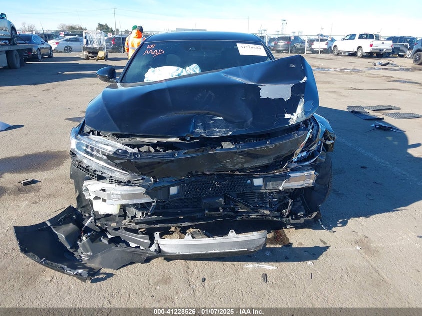 2022 Honda Accord Hybrid Sport VIN: 1HGCV3F2XNA040811 Lot: 41228526