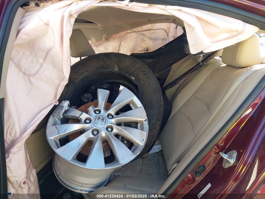2013 HONDA ACCORD VIN: 1HGCR3F81DA033088
