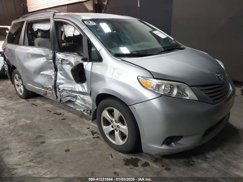 VIN 5TDKK3DC0FS537112 2015 TOYOTA SIENNA no.1