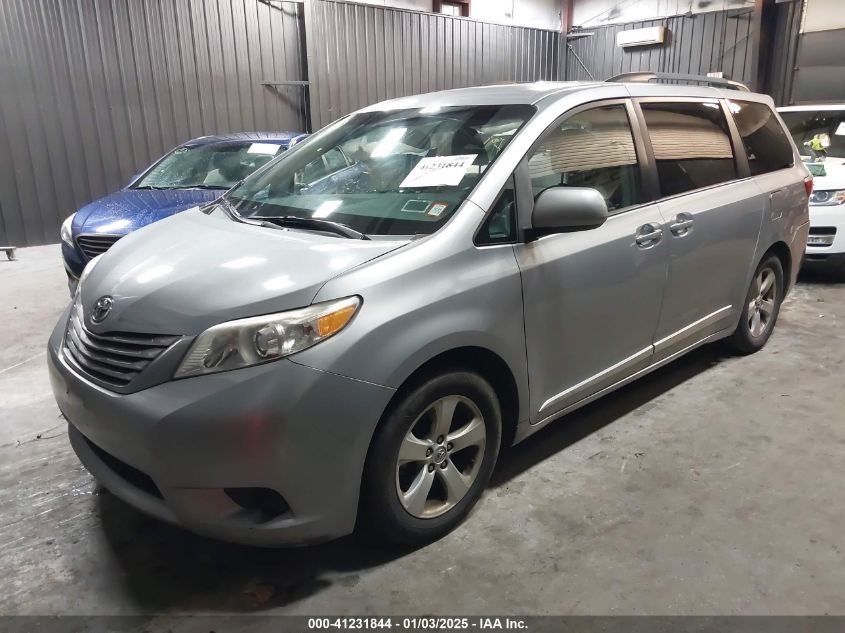 VIN 5TDKK3DC0FS537112 2015 TOYOTA SIENNA no.2