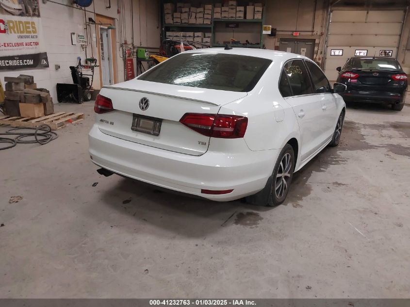 VIN 3VWDB7AJ4HM226446 2017 VOLKSWAGEN JETTA no.4