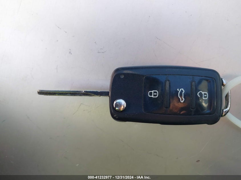 2015 VOLKSWAGEN BEETLE 1.8T CLASSIC - 3VWF17AT0FM607009