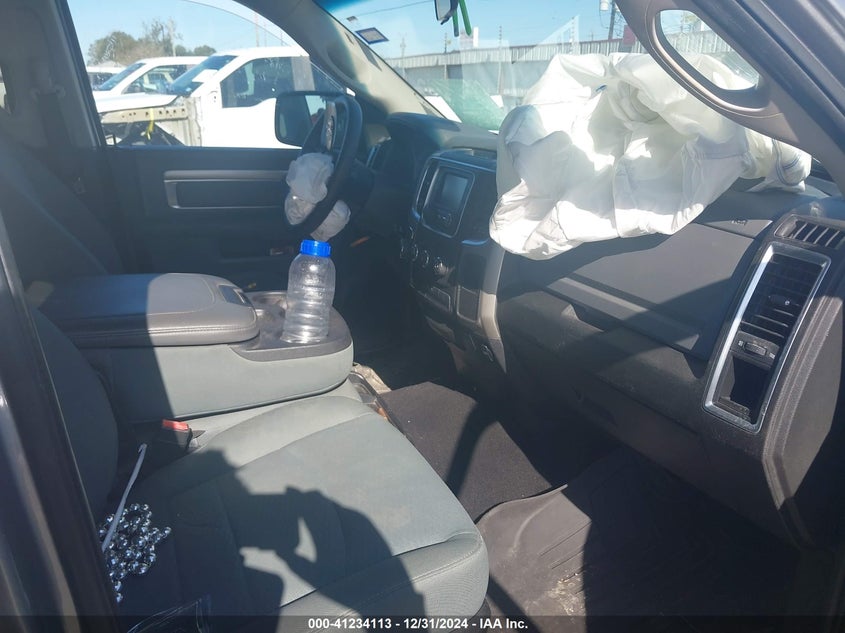 2019 RAM 1500 CLASSIC VIN: 3C6RR7LT0KG695985