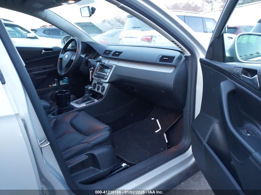 2009 VOLKSWAGEN PASSAT VIN: WVWXK73C49E137465