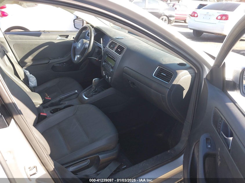 2011 VOLKSWAGEN JETTA VIN: 3VWDZ7AJ1BM317516