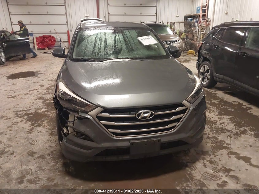 2017 HYUNDAI TUCSON SE - KM8J23A48HU547440