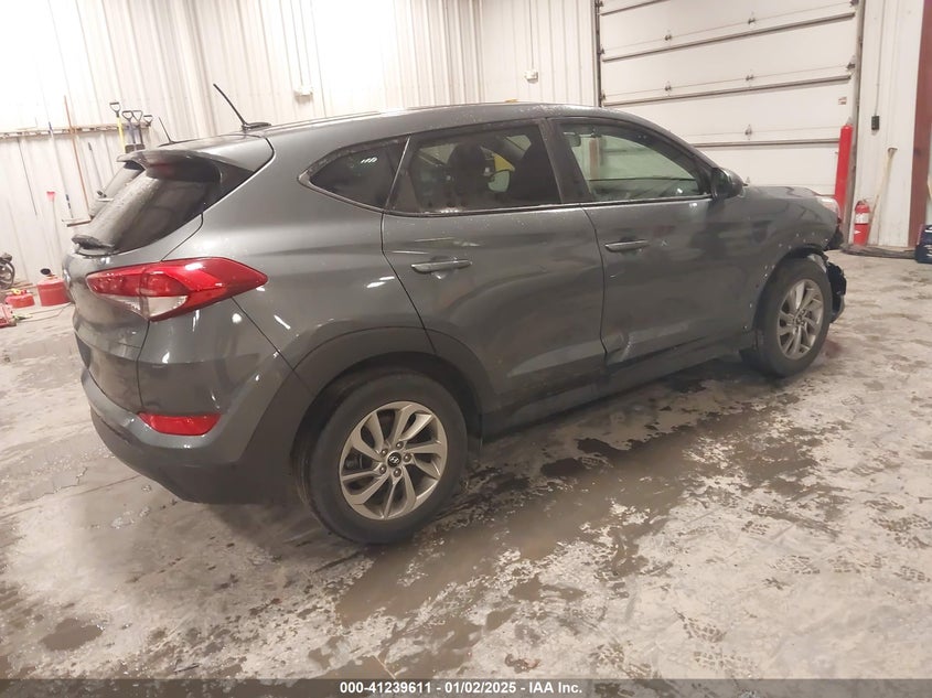 2017 HYUNDAI TUCSON SE - KM8J23A48HU547440