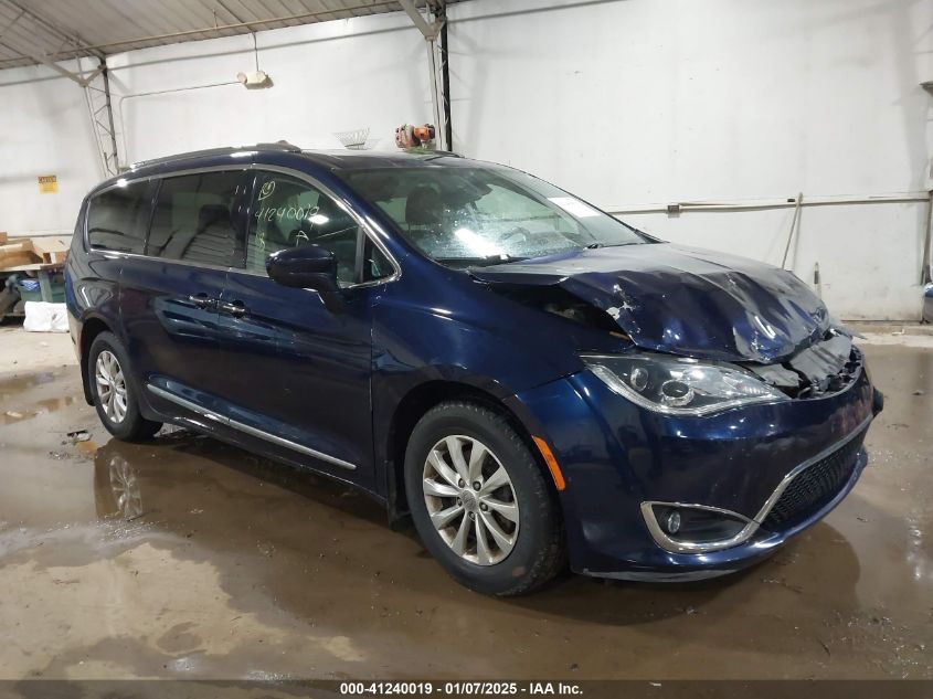 VIN 2C4RC1BG0JR261845 2018 CHRYSLER PACIFICA no.1