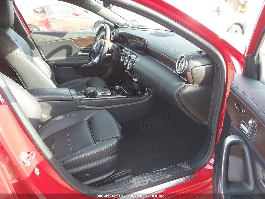 2019 MERCEDES-BENZ A 220 VIN: WDD3G4FB8KW018597