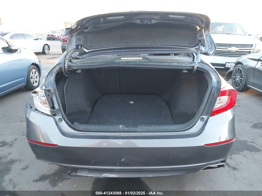 2018 HONDA ACCORD VIN: 1HGCV1E33JA184340