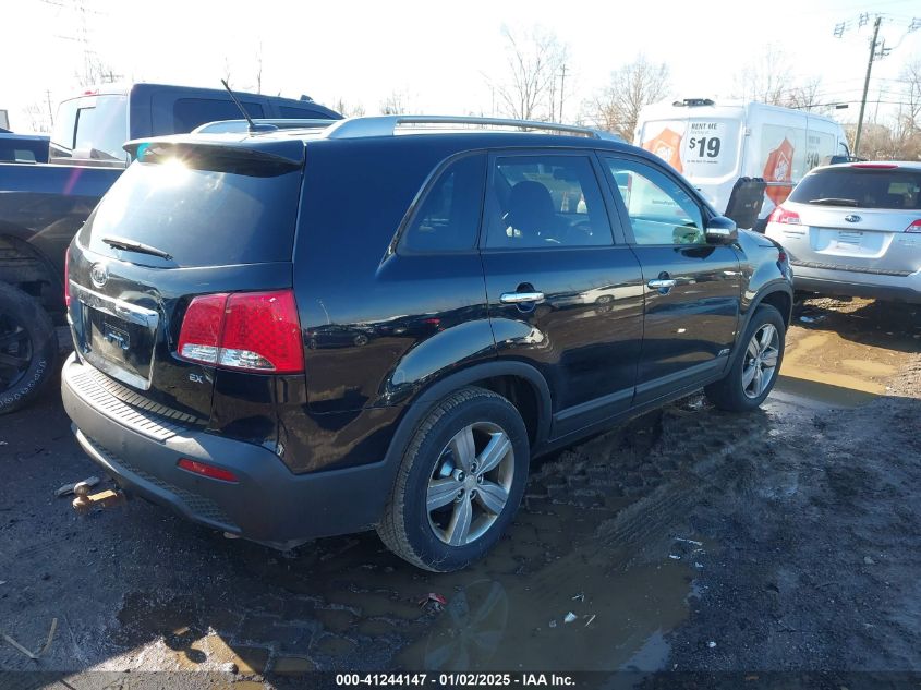 VIN 5XYKUCA68DG343527 2013 KIA SORENTO no.4