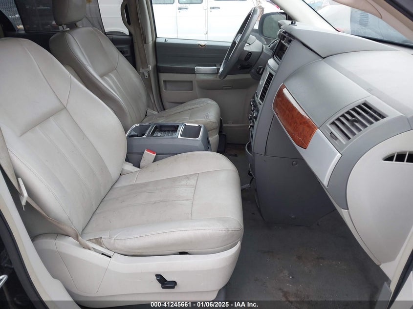 2008 CHRYSLER TOWN & COUNTRY VIN: 2A8HR54P68R736268