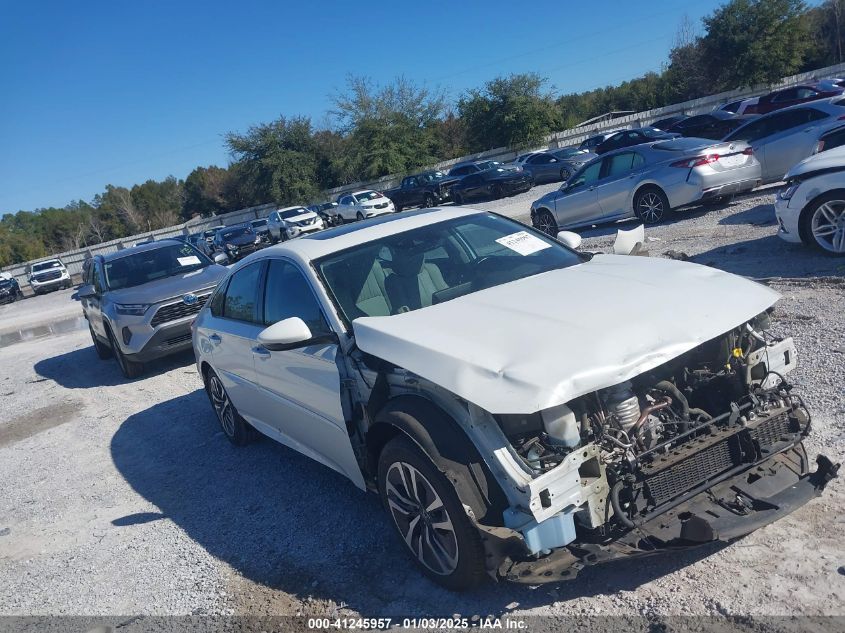 VIN 1HGCV3F95JA010185 2018 HONDA ACCORD HYBRID no.1