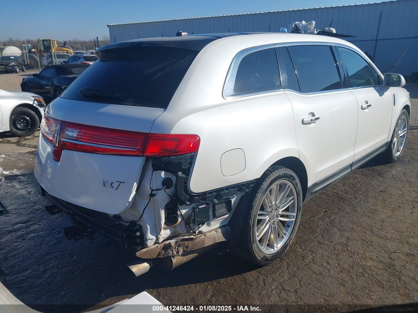 2014 LINCOLN MKT - 2LMHJ5AT9EBL52165