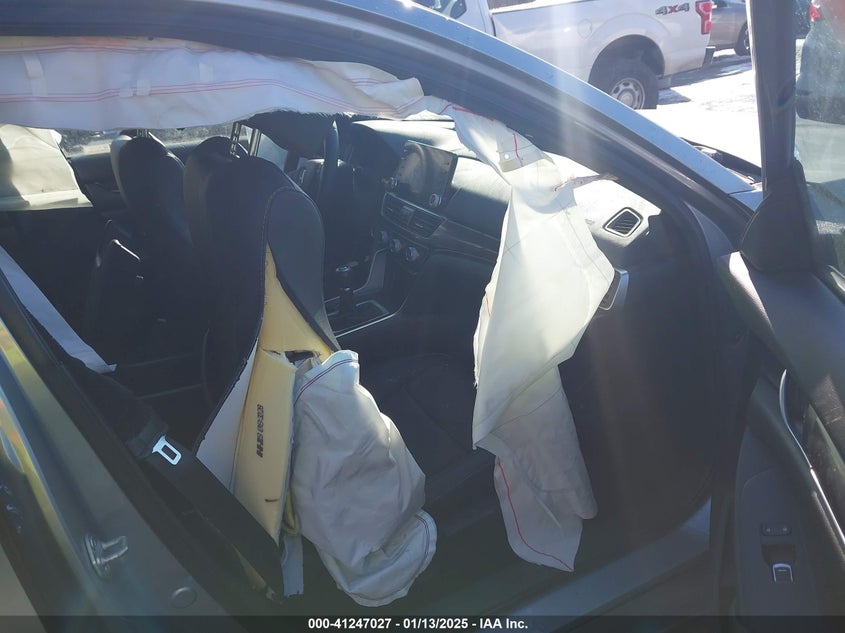 2019 HONDA ACCORD VIN: 1HGCV1E3XKA157024