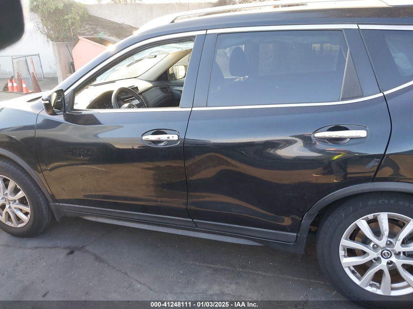 2017 NISSAN ROGUE SV - KNMAT2MT0HP612326