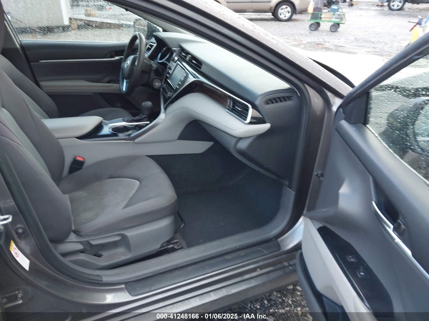 2018 TOYOTA CAMRY VIN: 4T1B11HK5JU582166