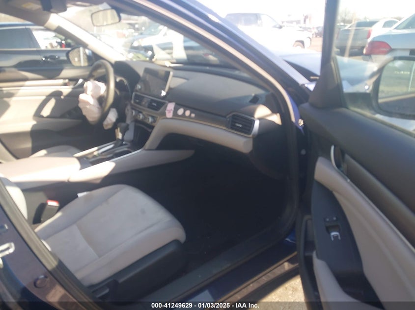 2018 HONDA ACCORD VIN: 1HGCV1F1XJA069165