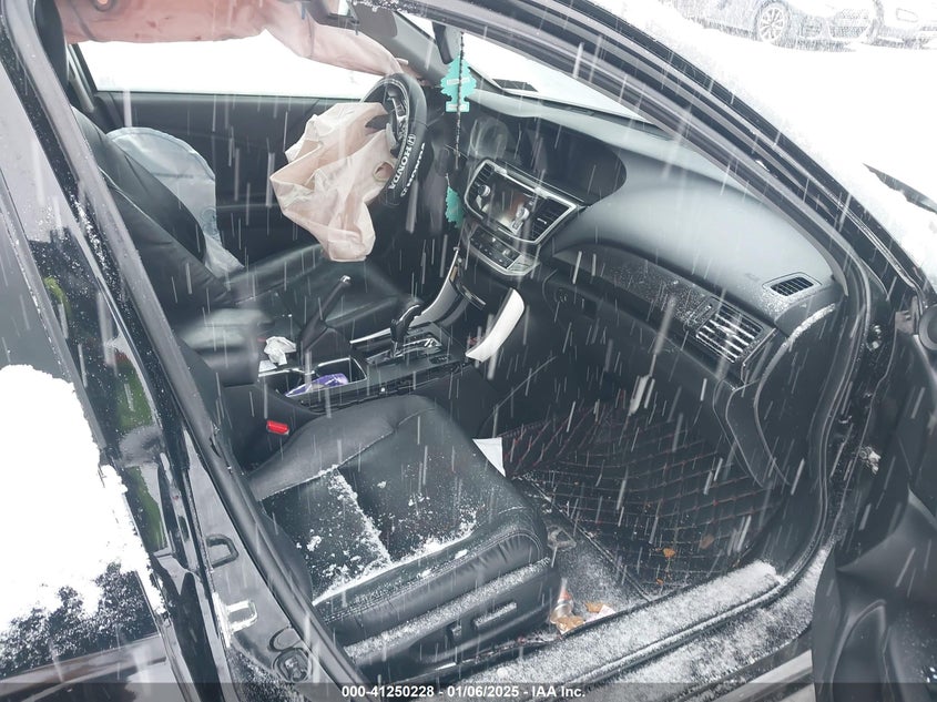 2015 HONDA ACCORD VIN: 1HGCR2F8XFA143196