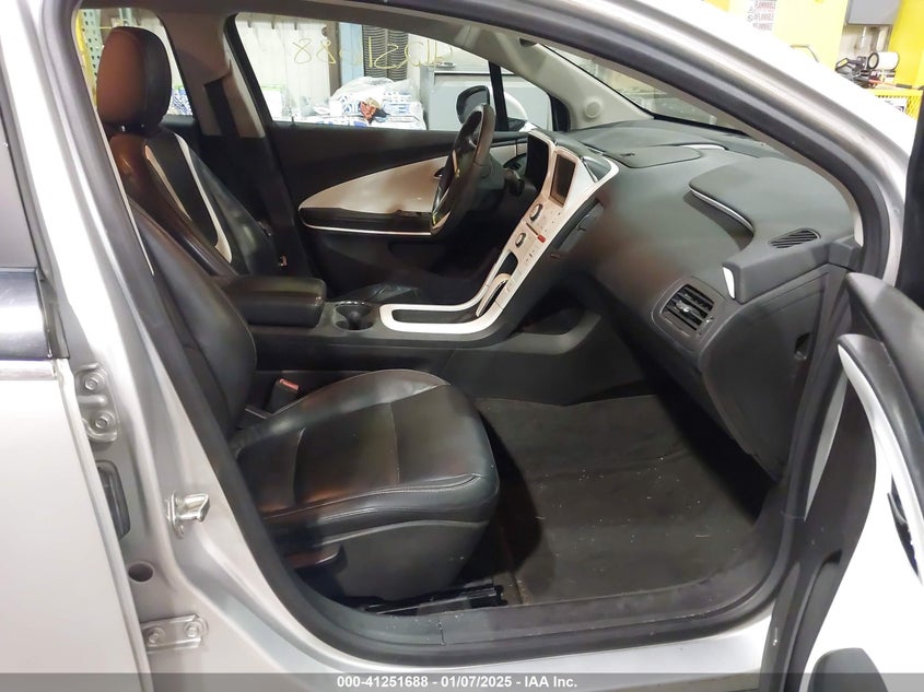 2013 CHEVROLET VOLT VIN: 1G1RB6E40DU100008