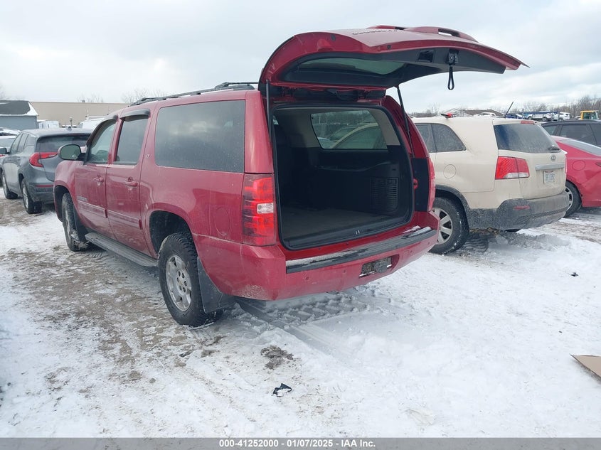 2013 CHEVROLET SUBURBAN 1500 VIN: 1GNSKJE73DR221583
