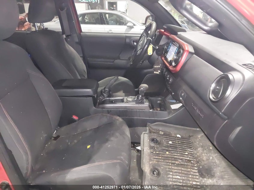 VIN 3TMDZ5BN0JM037805 2018 TOYOTA TACOMA TRD SPORT