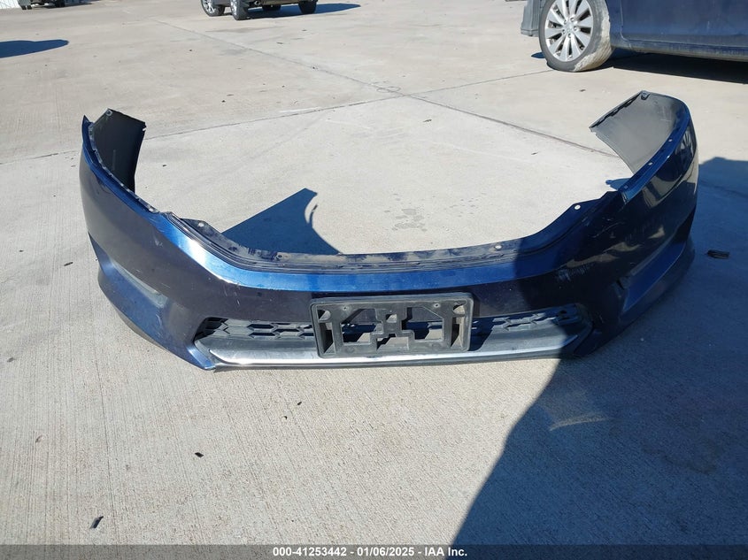 2013 HONDA ACCORD VIN: 1HGCR3F88DA038093