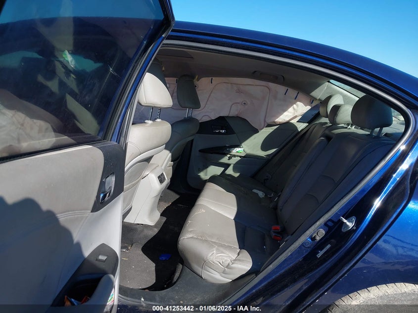 2013 HONDA ACCORD VIN: 1HGCR3F88DA038093