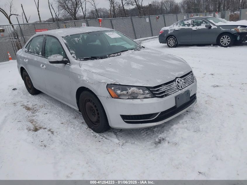 2015 VOLKSWAGEN PASSAT S - 1VWAT7A34FC045802