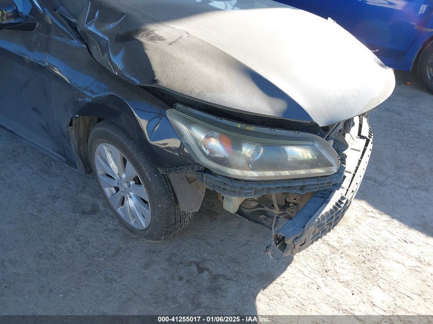2013 HONDA ACCORD VIN: 1HGCR3F83DA038180
