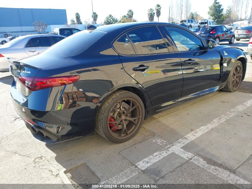 VIN ZARFAEAV0J7580721 2018 Alfa Romeo Giulia, Quadr... no.4