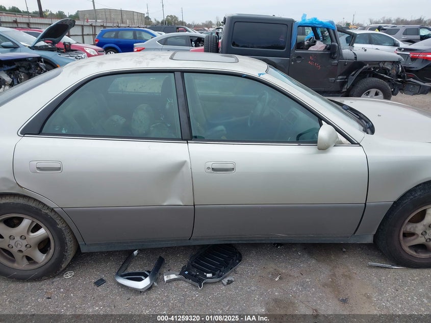 1998 Lexus Es 300 VIN: JT8BF28G4W0127586 Lot: 41259320