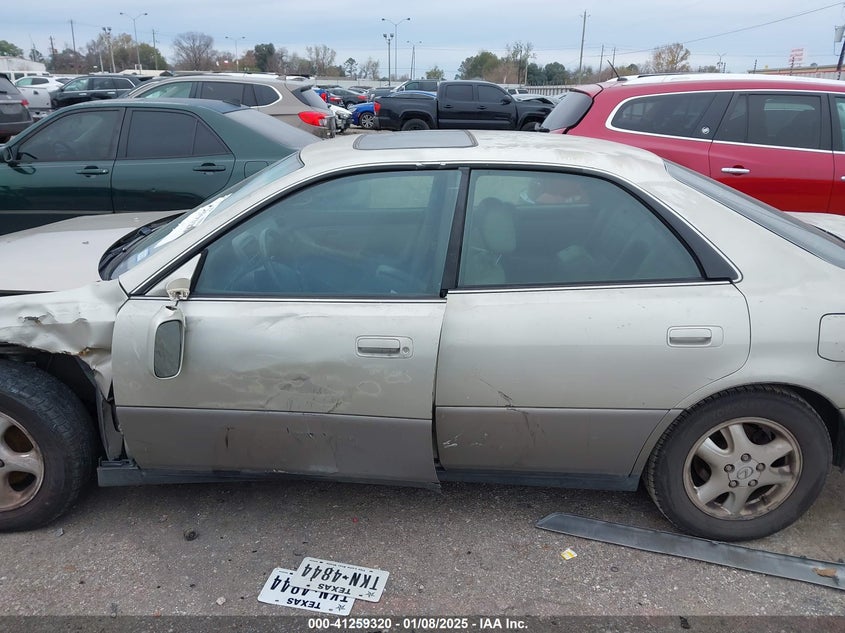 1998 Lexus Es 300 VIN: JT8BF28G4W0127586 Lot: 41259320
