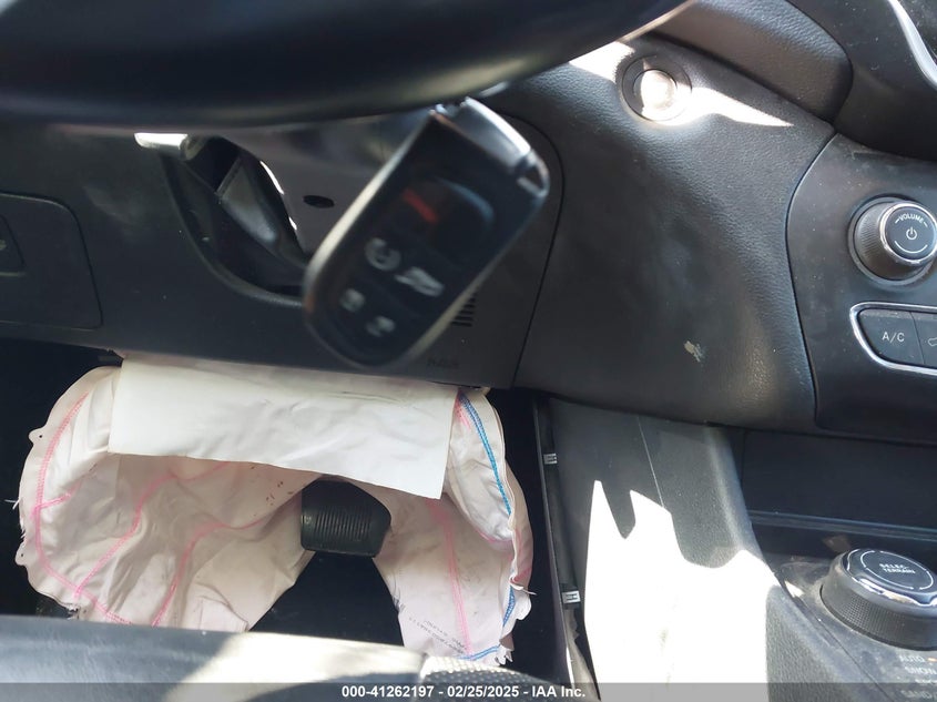VIN 1C4PJMDX8KD267649 2019 JEEP CHEROKEE LIMITED 4X4