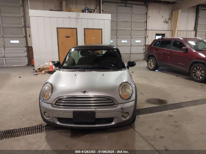 2009 Mini Cooper VIN: WMWMF33599TT68582 Lot: 41263353