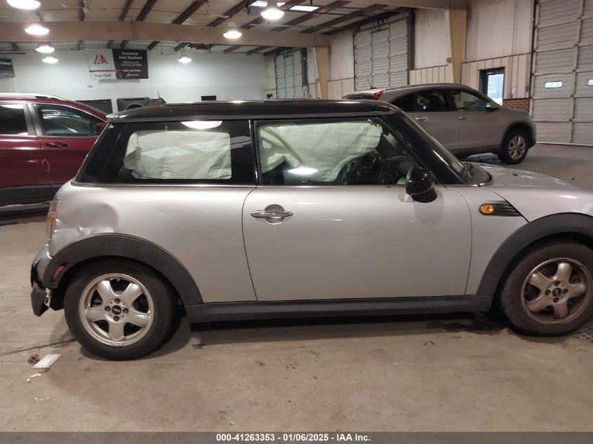 2009 Mini Cooper VIN: WMWMF33599TT68582 Lot: 41263353