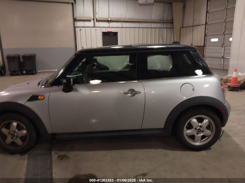 2009 Mini Cooper VIN: WMWMF33599TT68582 Lot: 41263353