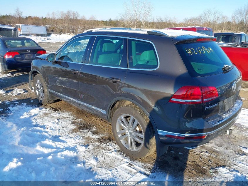 VIN WVGEP9BP0FD003025 2015 Volkswagen Touareg, Tdi Lux no.3