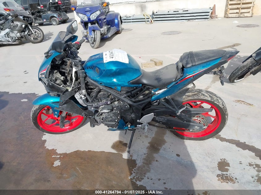 VIN MH3RH18Y7MK005319 2021 YAMAHA YZFR3 A