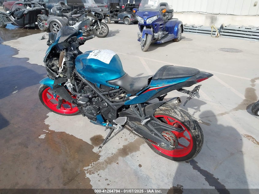 VIN MH3RH18Y7MK005319 2021 YAMAHA YZFR3 A