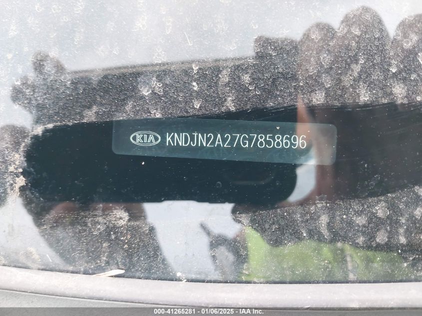 VIN KNDJN2A27G7858696 2016 KIA SOUL no.9