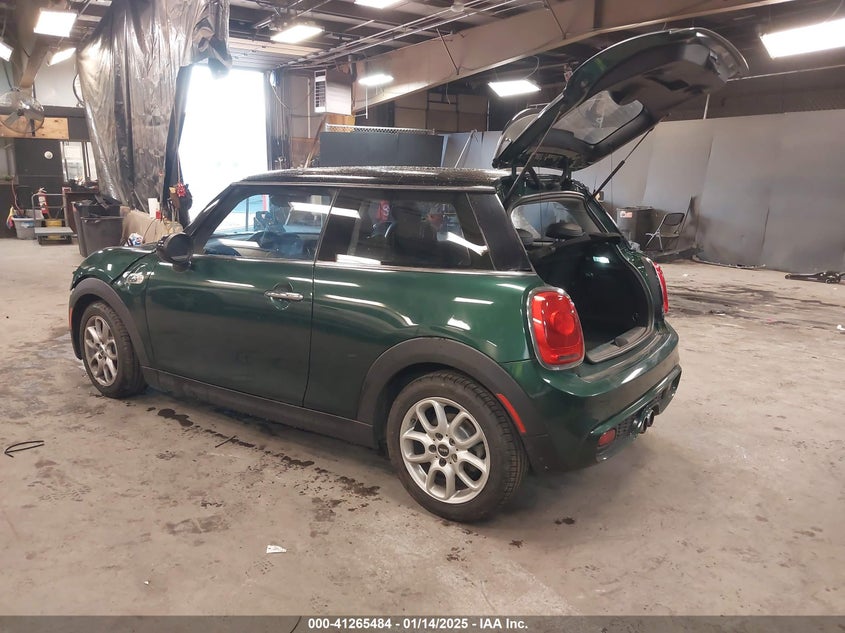 2016 MINI COOPER HARDTOP S VIN: WMWXP7C5XG2A44225